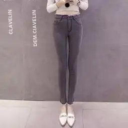 女生夏季也不能抛弃的单品就在牛仔裤啦,百搭又时髦,显高又显瘦