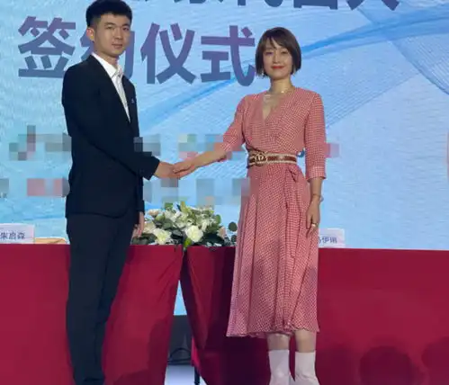 神秘帅哥为44岁马伊琍拍素颜美照,马伊琍超喜欢将照片设为新头像
