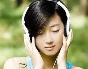 求带耳机的女头像谢谢