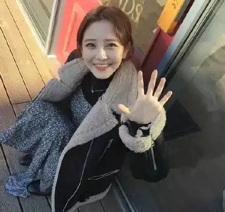 爱笑女生头像爱笑的女孩容易接住财气
