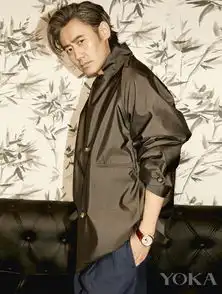 吴秀波玉面造型抢眼深秋新款搭配显型男本色