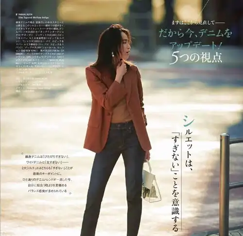 蓝色牛仔裤百搭又不过时,中年女人的减龄神器,简约时尚显活力
