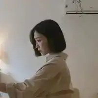 短发侧面女生头像好看的女生头像短发侧颜