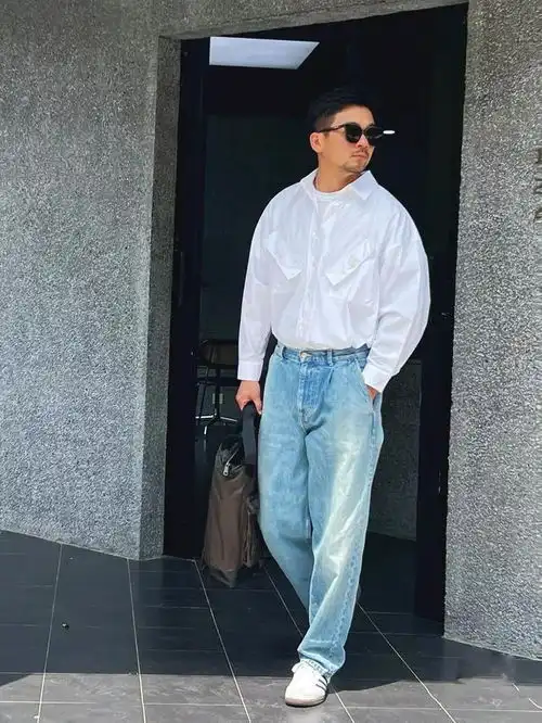 男人到中年,牛仔裤尽量别穿紧身型和破洞款,显胖还油腻