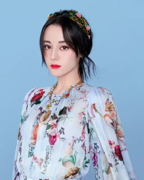 碎花裙穿起来,这个夏天最惹眼就是你了