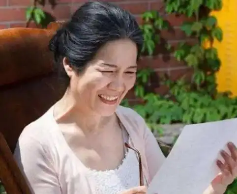 女人45岁绝经和54岁绝经,谁的衰老速度更快妇科主任说出大实话