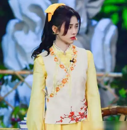 第二个鞠婧祎横空出世,本尊是个美女,换上古装后美翻天