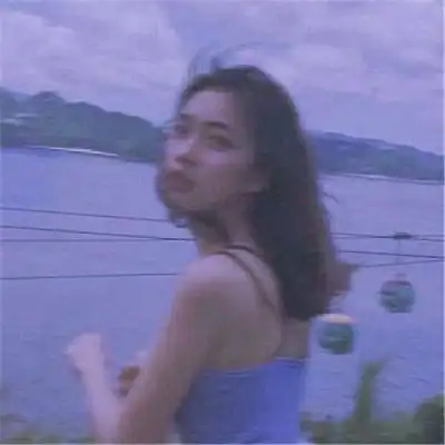 海边背影女生头像一个人在海边的背影图片