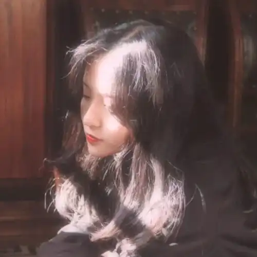 我就想简单的谈一场恋爱女孩