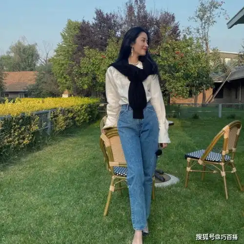 真是爱了杨采钰的穿搭近期私服成了人们的穿衣榜样,早秋就看她