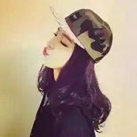 带帽子头像戴帽子酷酷的女生好看头像