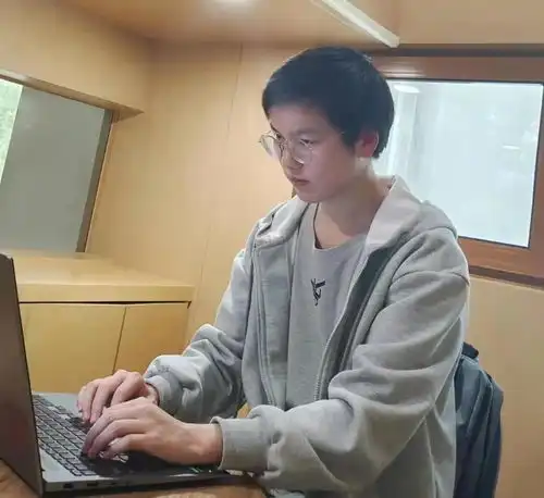 搬砖男孩从清华毕业了,他的去向是