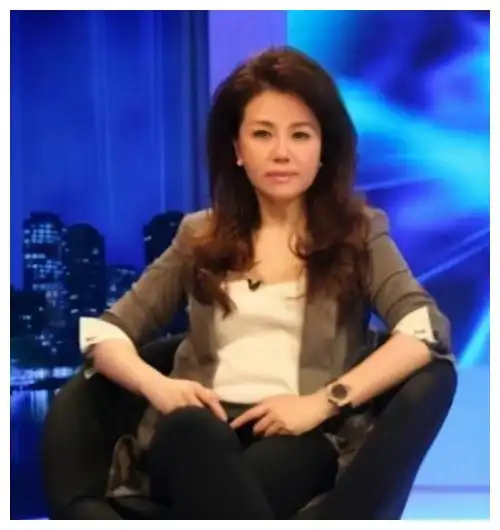 她是央视美女主持,18年前因推错门走上不归路,生命定格33岁