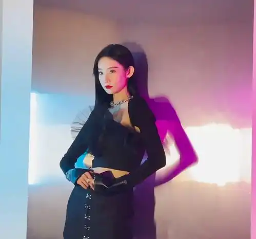 硬糖少女摩登大片出炉陈卓璇气质走下滑线,张艺凡依旧最迷人