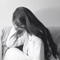 qq头像女伤感女生伤感冷漠流泪的qq头像