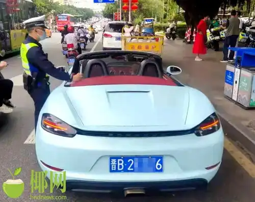改色未登记穿拖鞋开车,三亚一女子挨罚
