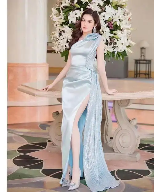 爆红第一越南美女,网友称热巴柳岩的胸的结合体啊