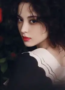 古力娜扎人美气质美,完美精致无比