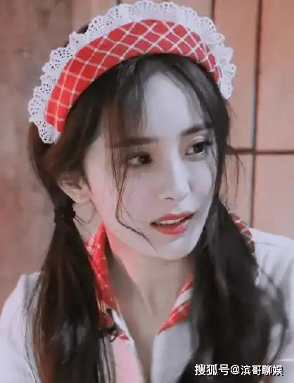 杨幂wink甜度超标,长卷发少女感十足,脸蛋天才已经说腻了