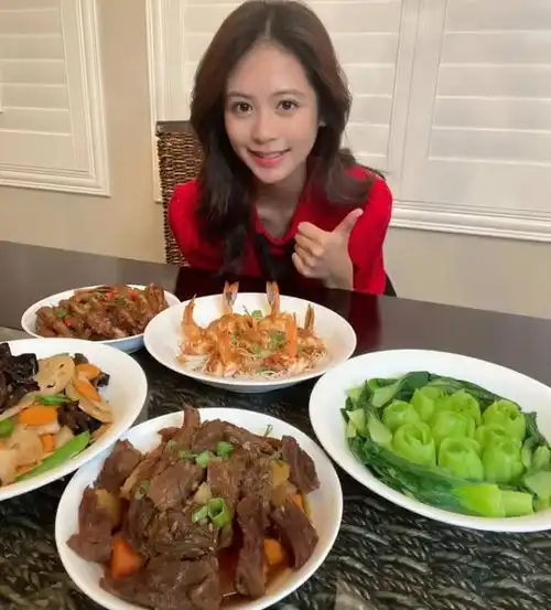 翁虹16岁女儿准备出道,酷爱做美食,遗传了妈妈的高颜值