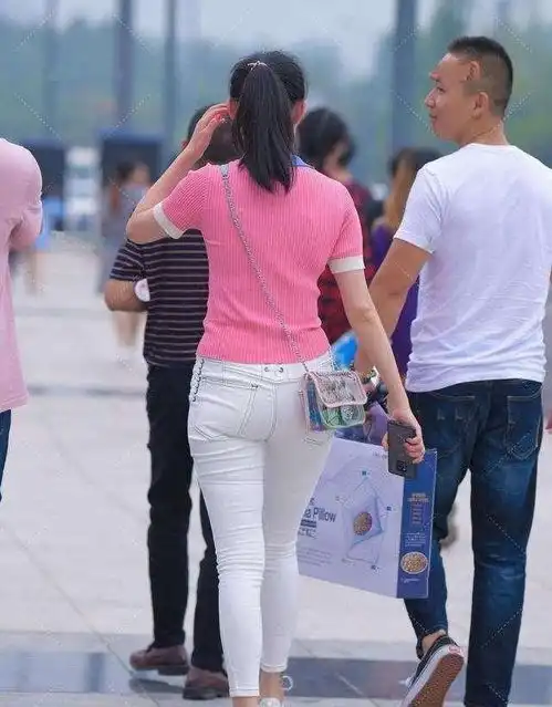瑜伽裤的穿着让你大开眼界,彰显女性含蓄美,秒变妙龄少女
