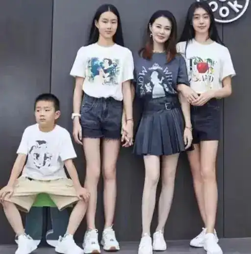 佟大为45岁老婆晒全家照,16岁大女儿气质快赶上王祖贤了,身高1米7长腿逆天