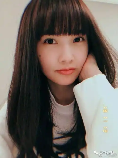 比杨幂大2岁的她明明全脸微调,19年却一点都不崩,还像18岁少女
