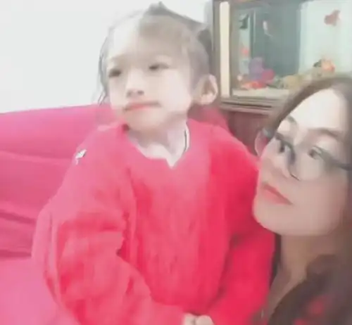 痛惜12岁网红豪静离世,去世体重只有18斤妈妈赐女儿法号弥静