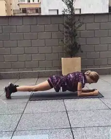 只凭一条腿就火遍全网的励志网红模特,你怎么看