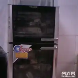 粉店几乎全新餐桌椅,一桌带四个圆椅共四套,因本女子经营不