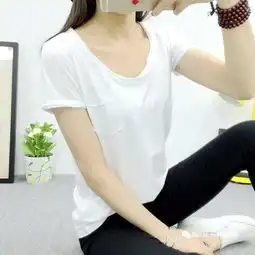 纯色t恤上衣,穿出时尚女人味