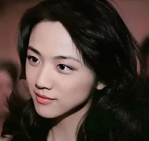 汤唯带女儿北京吃披萨如今身家过亿,却宁愿去乡下当农民种地