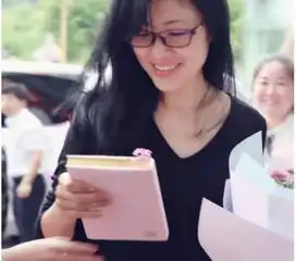 长得漂亮耐看,和圈外老公恩爱了14年,如今13岁女儿终于治好病了