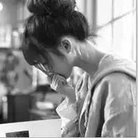 时尚动感黑白女生头像