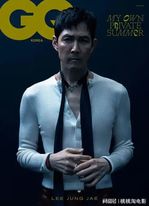 男星李政宰韩版gq封面大片,忧郁冷蓝色调诠释成熟男士魅力