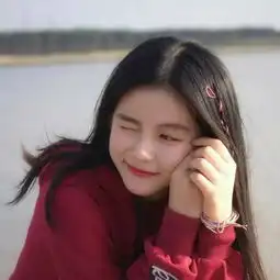 女头丨我们之所以对一些感情选择冷漠,只是不想再重蹈覆辙