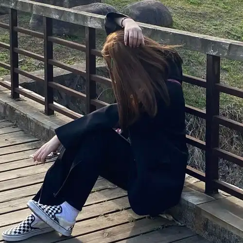 女生头像至少在盛夏我们一起吹过晚风我也并非错过一切