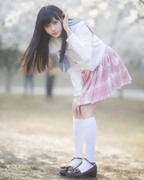 jk少女,站在唯美樱花下的jk制服,大概只在动漫中见过