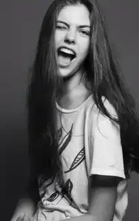 黑白色调美女壁纸图片