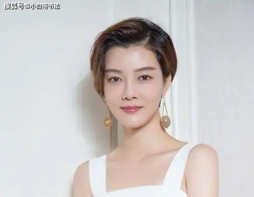 荧屏女神车晓晒三个字引网友尖叫,楷书竟如此精妙,尽得欧法