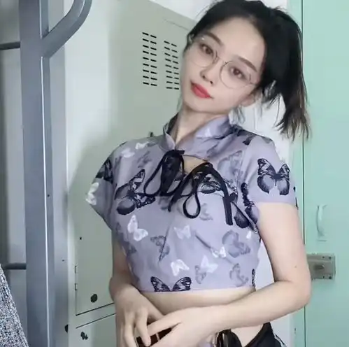 女博士直播健身引争议,评论区酸成一片,刘畊宏这锅我不背