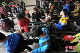 春运中的小女孩高清组图
