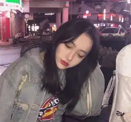 很火的句子如果有一个人愿意为了你和所有异性保持距离