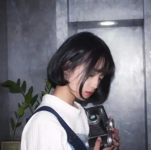 短发系女生头像这世界为什么会有我想见你这种人间疾苦