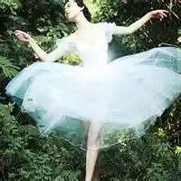 白裙女生头像在水边唯美白裙女生头像