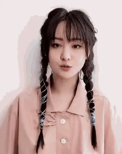女星梳麻花辫很挑人,郑爽格外少女感,高圆圆复古,孙怡却很a