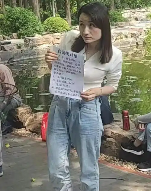 太搞笑34岁大龄剩女晒出百万豪车,质问网友还又老又丑吗