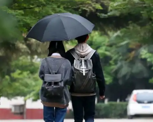 大学毕业5年后聚会,30人唯独我是男的,深夜收到多位女同学消息