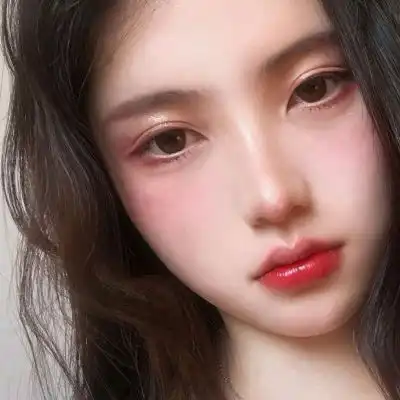 女生精致拉近镜头魅力成熟头像