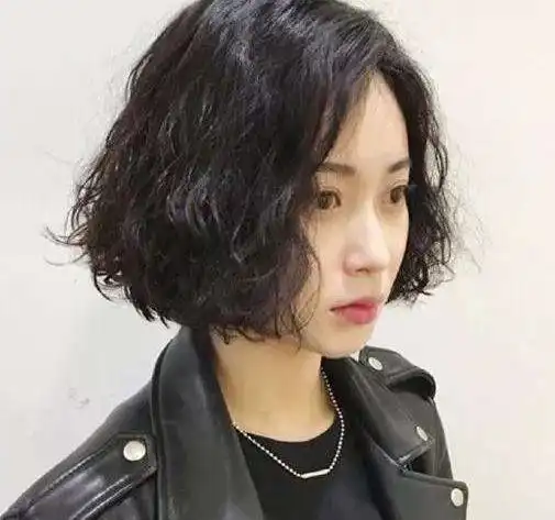今年冬天发根烫火了,想烫发的女生可以做参考